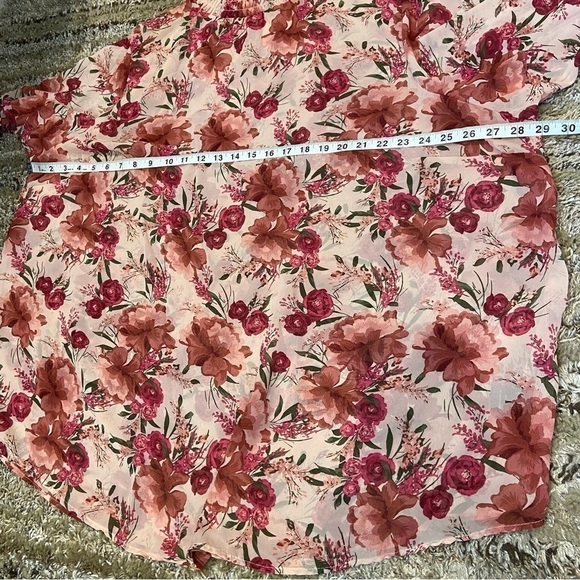 Torrid size 4X Floral Blouse Lightweight pink semi sheer - Picture 13 of 14